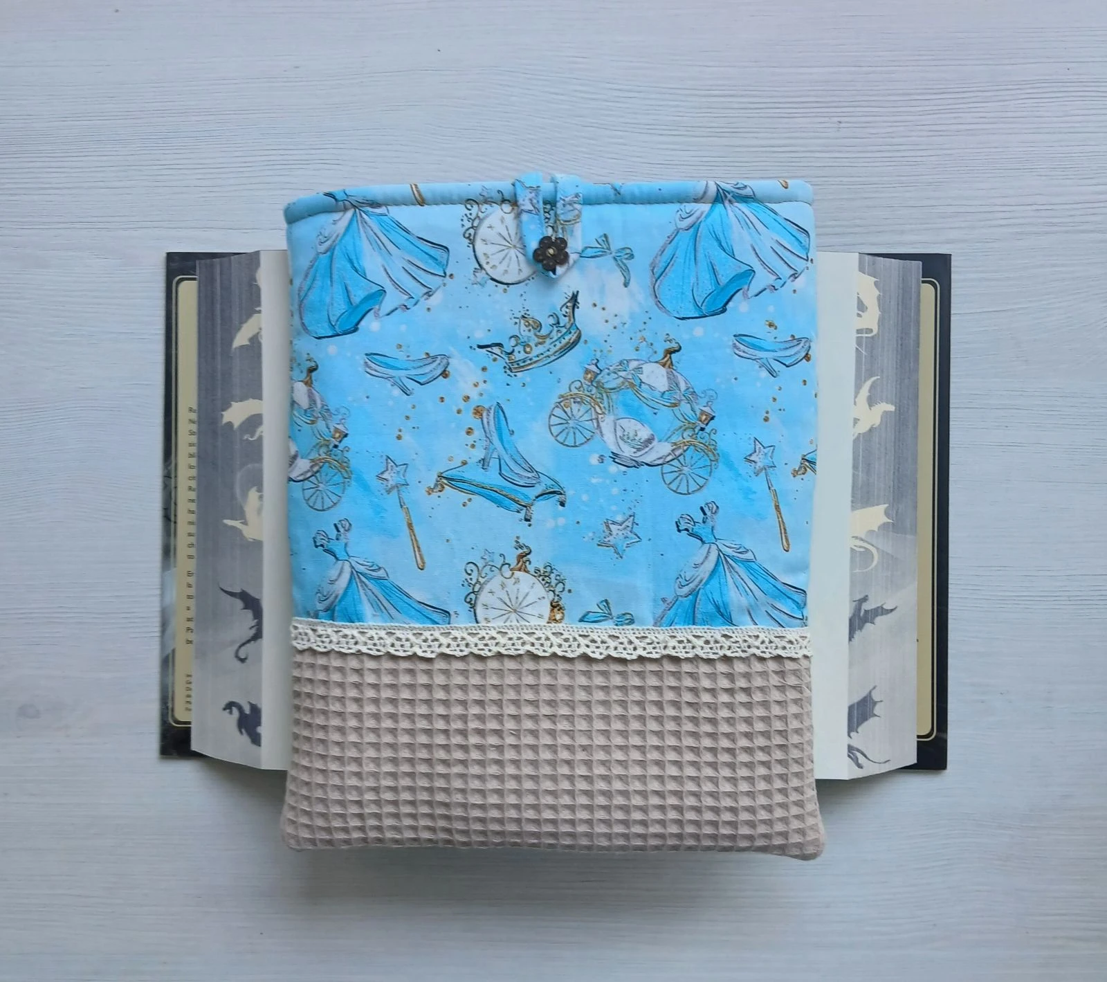 Funda para libro acolchada" La Cenicienta "Disney. 